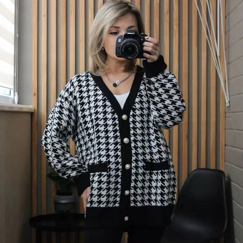 Damen modische Strickjacke mit klassischem Hahnentrittmuster und Knopfdetails EB