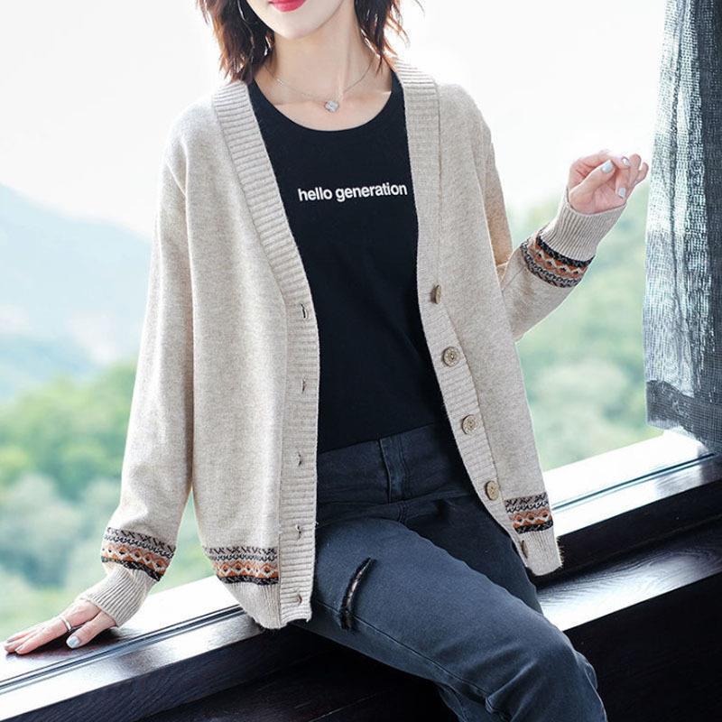 Damen Strickjacke mit kunstvollen Stickdetails und Knopfverschluss EB