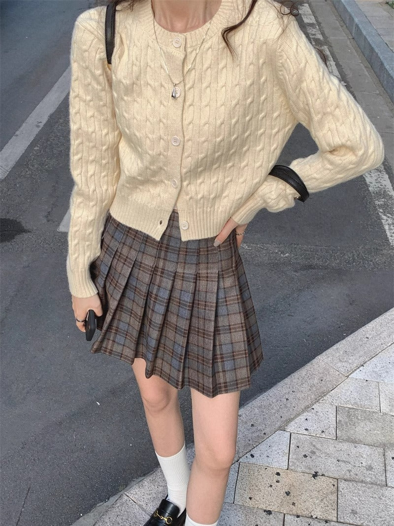 Damen gestrickte Bolerojacke mit Zopfstruktur EB