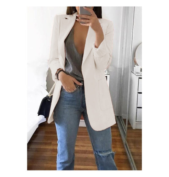 Damen eleganter Blazer mit tailliertem Schnitt und praktischen Taschen EB