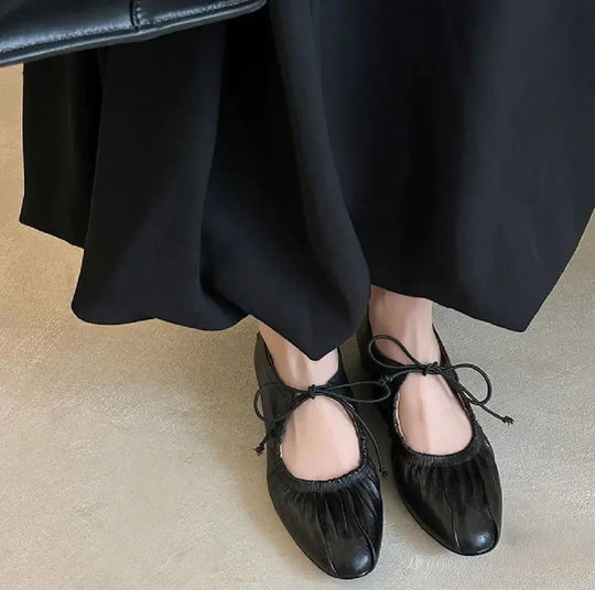 Damen Ballerina-Schuhe mit elegante Raffung und modischem Schnürdetail EB
