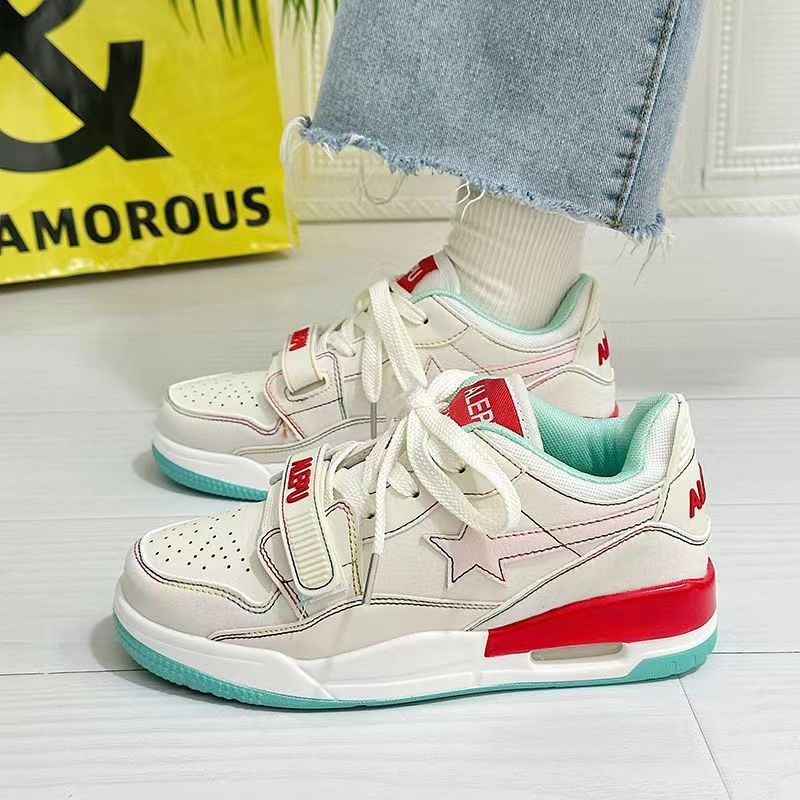 Damen Sneakers mit innovativem Klettverschluss und stilvollem Sternen-Design EB