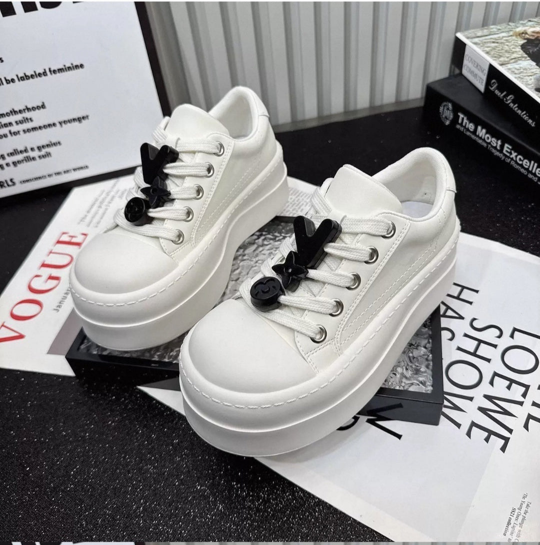 Damen Modische Sneakers mit auffälligem Design EB