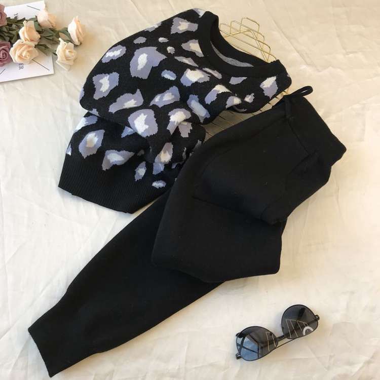 Damen stylisches Freizeitstrickset mit hohem Kragen EB