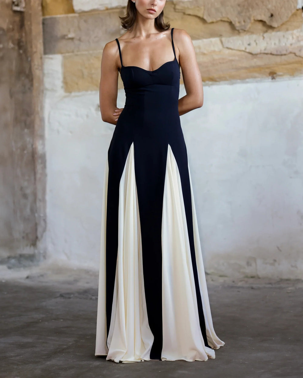 Damen Maxikleid mit doppellagigem Design und elegantem Schlitz EB