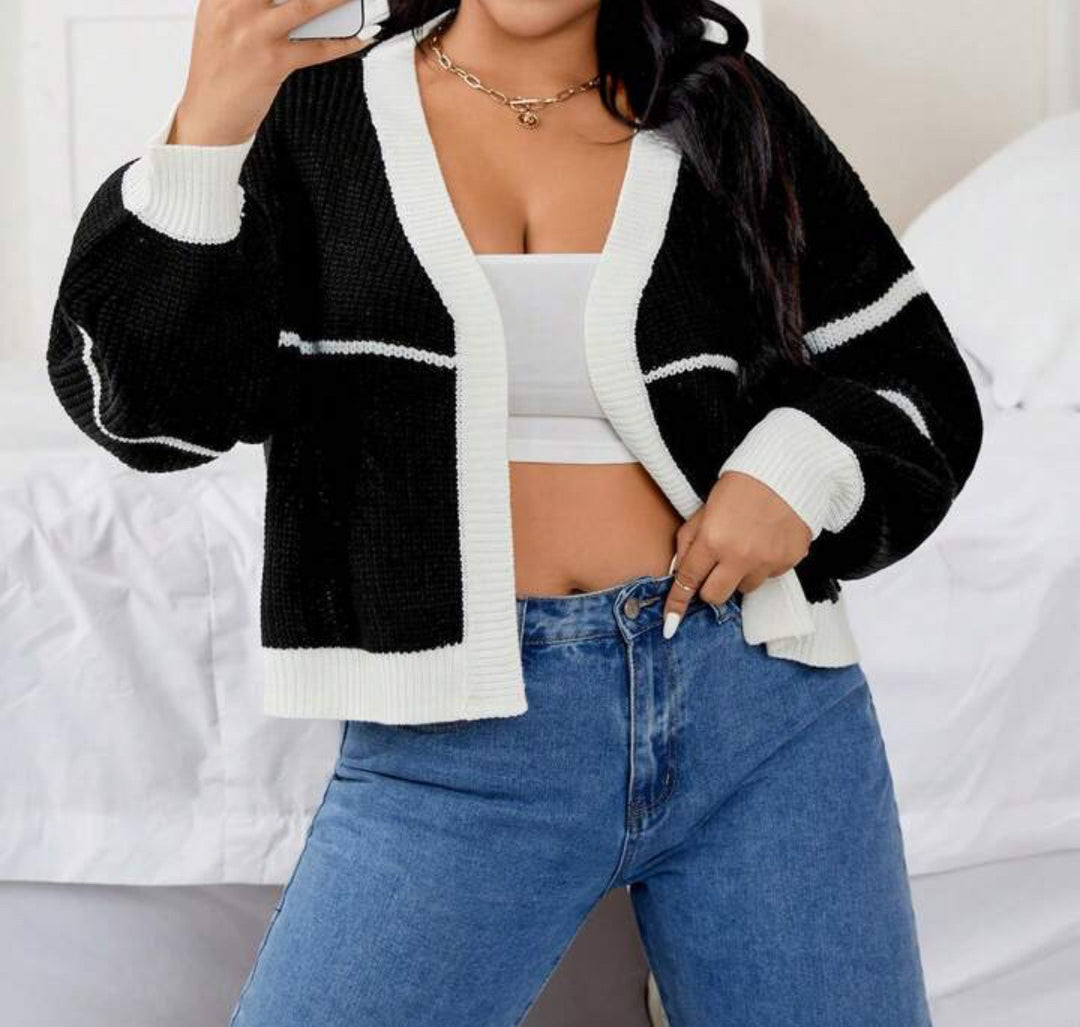 Damen Grobstrickjacke mit weit geschnittenen Ärmeln und auffälligem Design EB