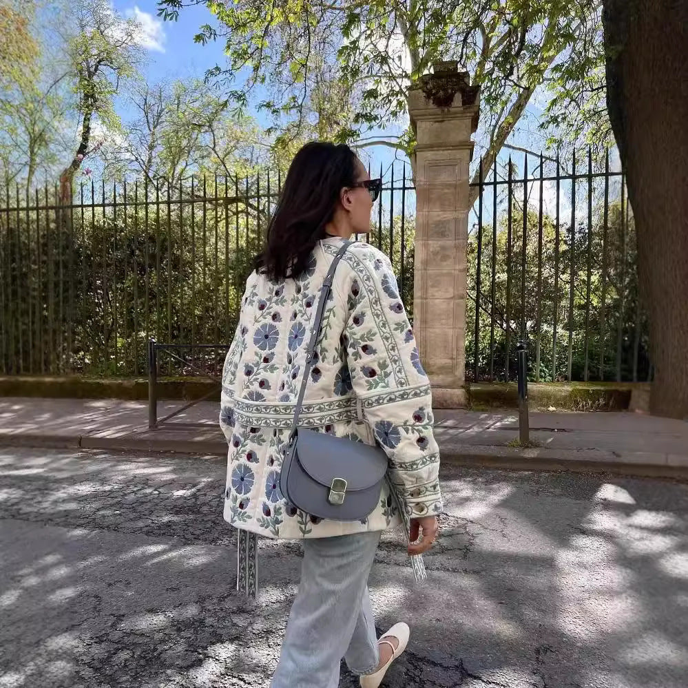 Damen gesteppte Jacke mit floralem Design und Knopfverschluss EB