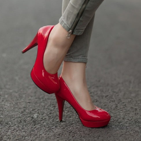 Damen elegante Lackleder-Pumps mit komfortabler Tragfähigkeit EB