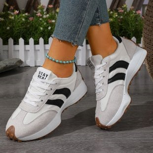 Damen Sportliche Retro Sneakers mit modischem Wildleder-Design EB