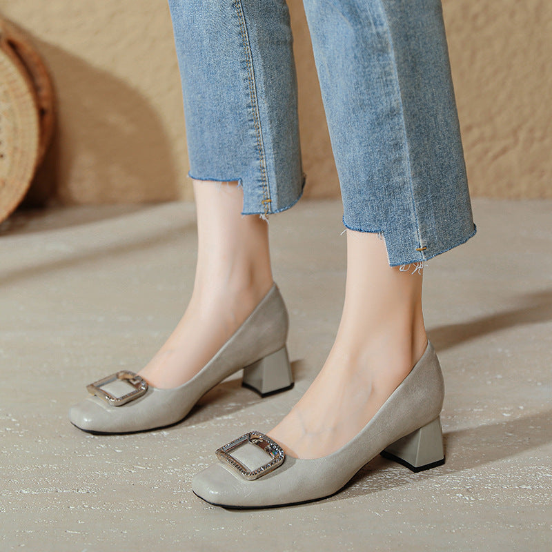 Damen eleganter Blockabsatz-Pumps mit funkelndem Schmuckdetail EB