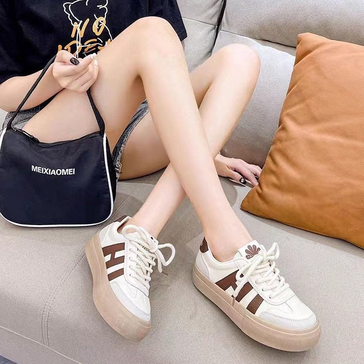 Damen Modische Sneakers mit komfortablem Obermaterial und sportlichem Design EB
