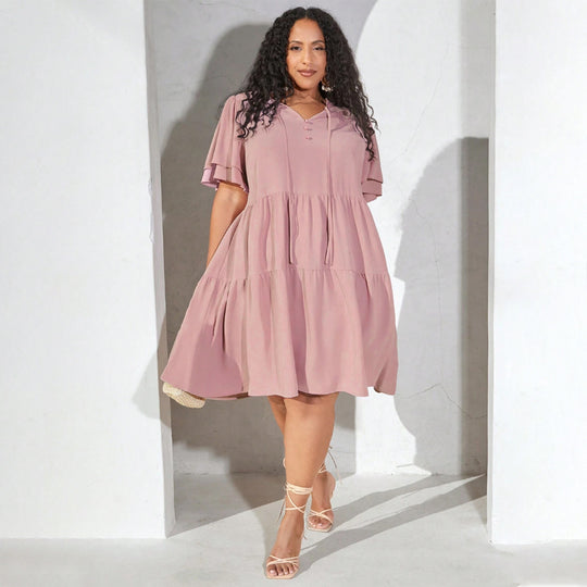 Damen luftiges Freizeitkleid mit verspielten Rüschen und elegantem Bindegürtel EB