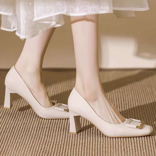 Damen Elegante und komfortable Pumps mit modischer Schnallenverzierung EB