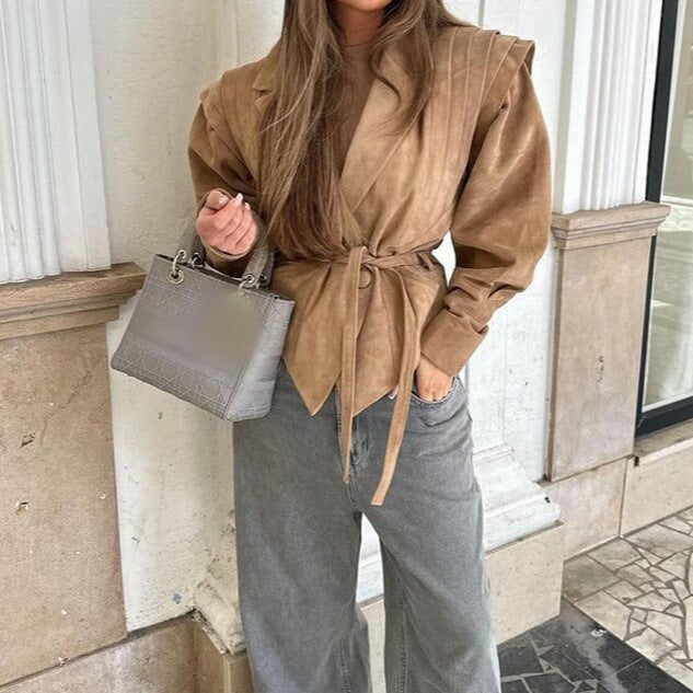Damen Modische Wildlederjacke mit drapiertem Design und Taillengürtel EB