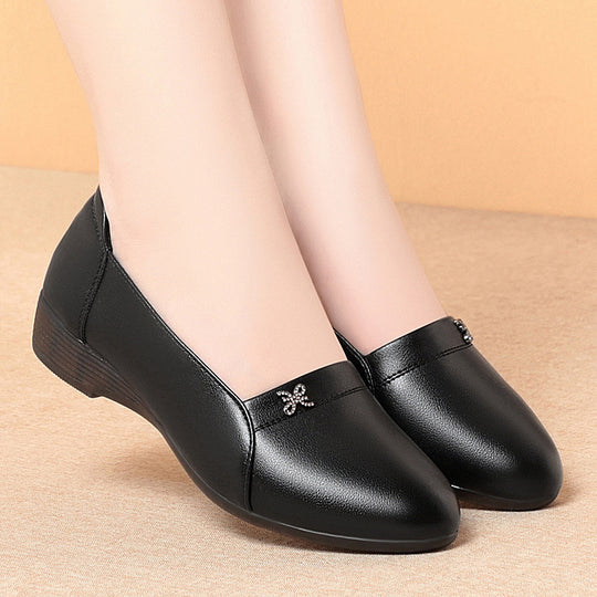 Damen Elegante Mokassins mit dekorativem Schmuckdetail EB