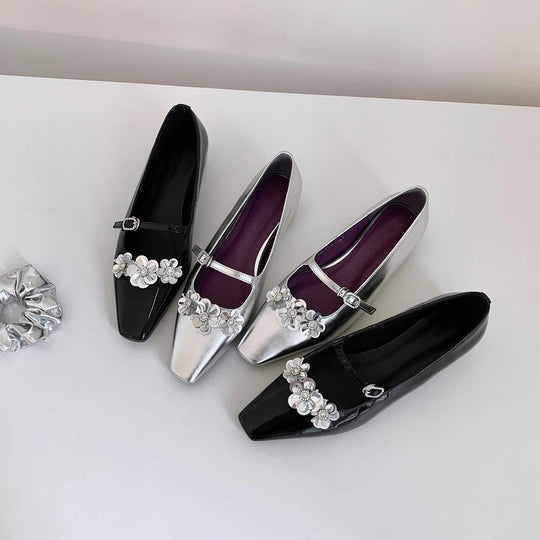 Damen Ballerinas mit floralen Applikationen und glanzvoller Oberfläche EB