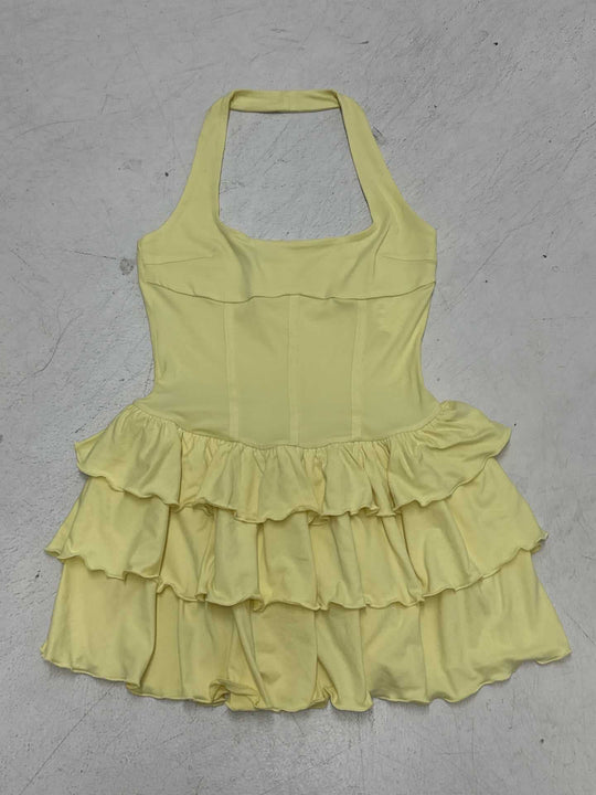 Damen Wickelkleid mit voluminösem Rüschensaum und eleganter Silhouette EB