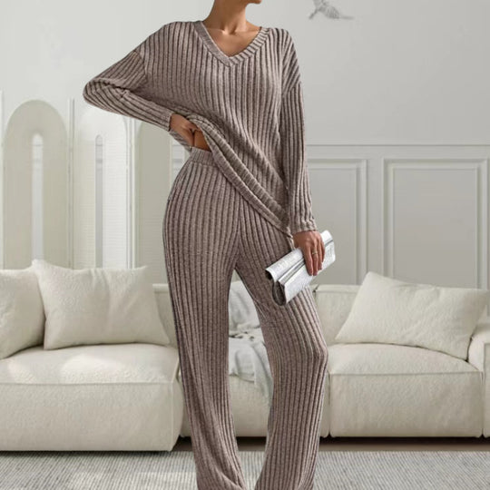 Damen Strickanzug mit modischem V-Ausschnitt und feinem Rippdesign EB