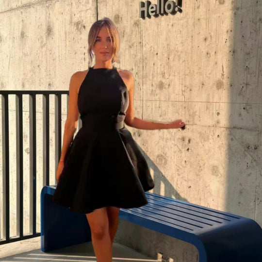 Damen Verspieltes Cocktailkleid mit schwingendem Rock und offenem Rückenausschnitt EB