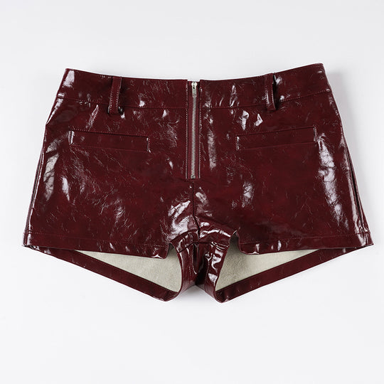 Damen Kunstleder-Shorts mit dekorativen Knopfdetails EB