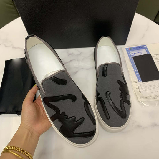 Damen Slip-On Sneakers mit auffälligem Design und rutschfester Laufsohle EB