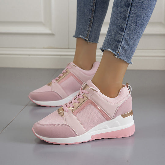 Damen  Keil‑Sneaker mit perforiertem Microfaser‑Upper, gepolsterter Fersenkappe und rutschfester Profilsohle EB