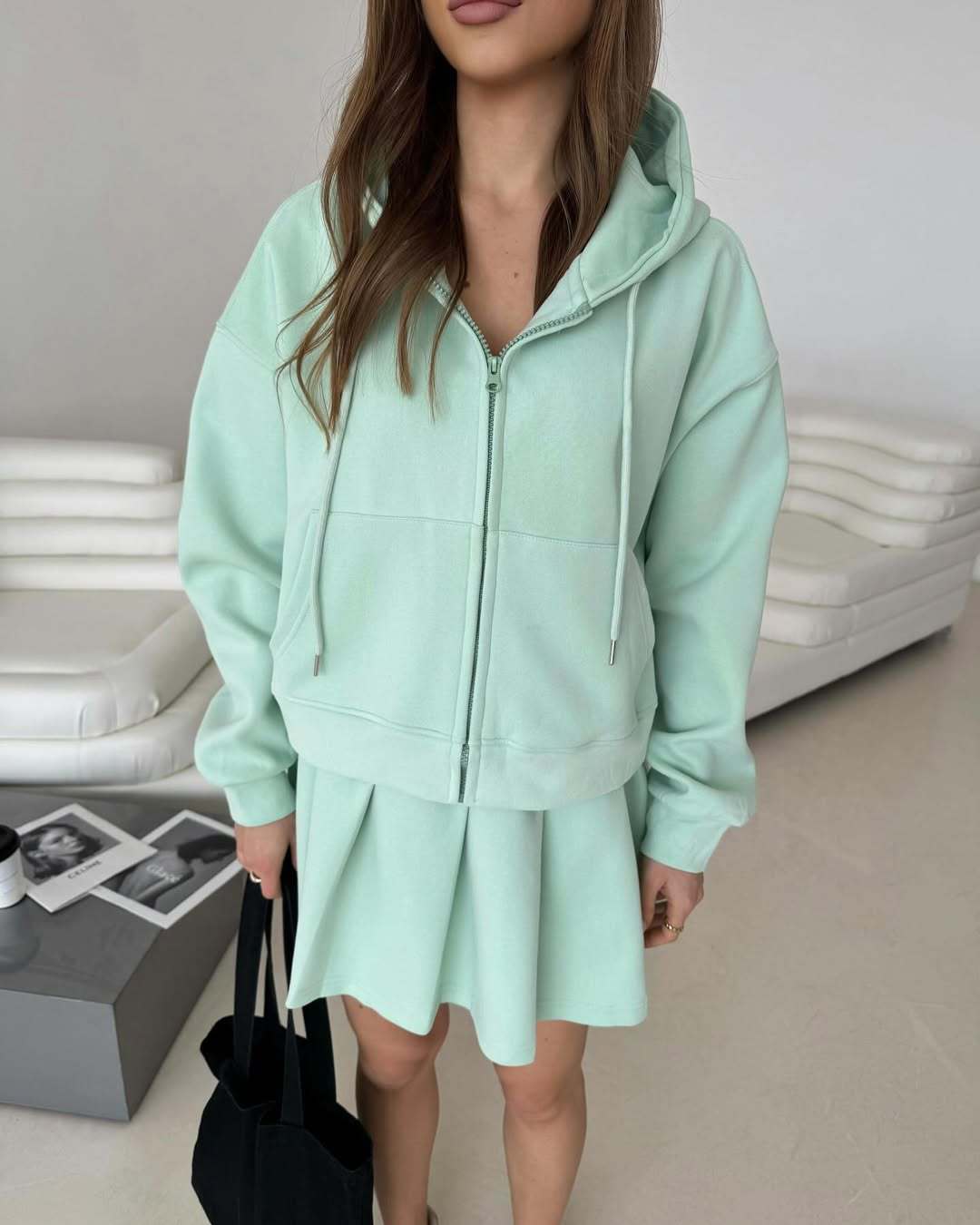 Damen Kurzzip-Kapuzenjacke mit plissiertem Minirock-Lounge-Set Eichborn Berlin