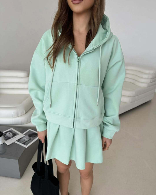 Damen Kurzzip-Kapuzenjacke mit plissiertem Minirock-Lounge-Set Eichborn Berlin
