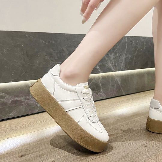 Damen Sneaker mit modischer Plateau-Sohle und hochwertiger Oberflächenverarbeitung EB