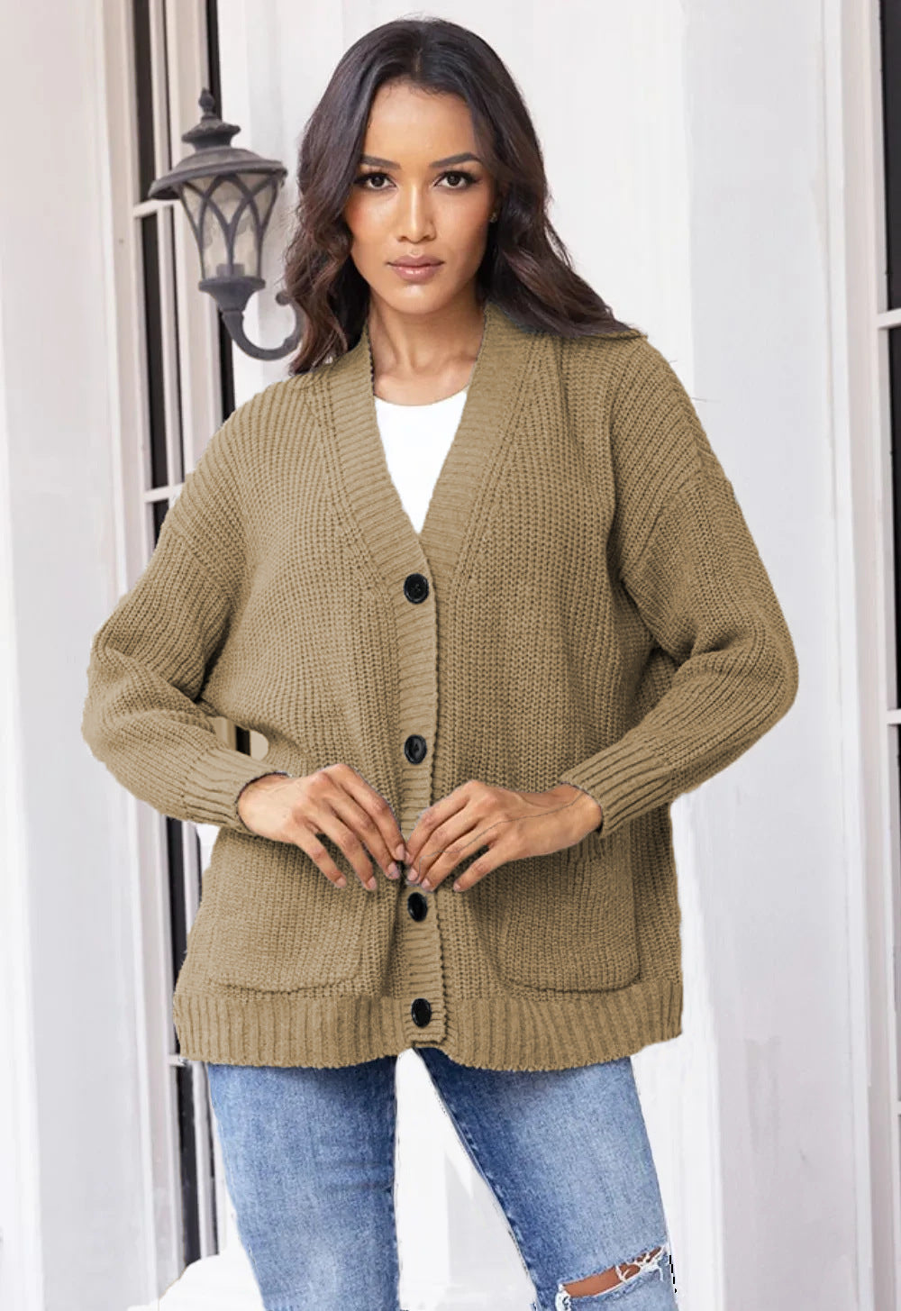 Damen Grober Strickcardigan mit praktischen Taschen und eleganten Knopfdetails EB