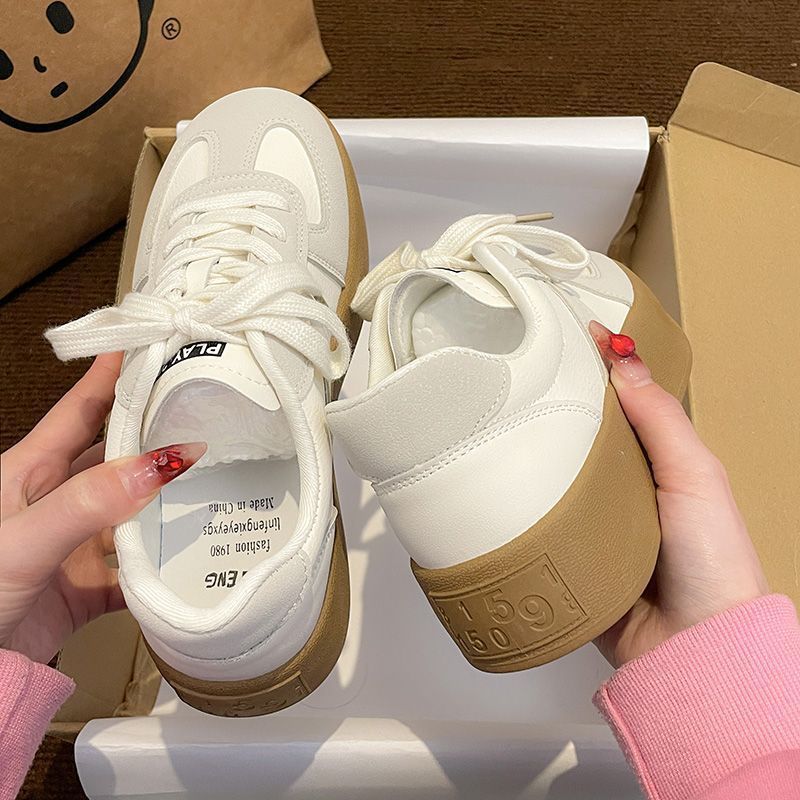 Damen Sportliche Sneakers mit rutschfester Gummisohle und atmungsaktiver Oberflächenstruktur EB
