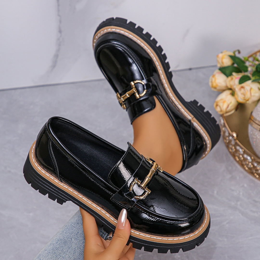 Damen Modische Loafers mit glänzender Oberfläche und dekorativem Ketten-Detail EB