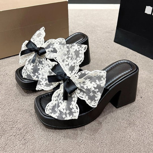 Damen Plateau-Sandaletten mit floralem Spitzenakzent und elegantem Blockabsatz EB