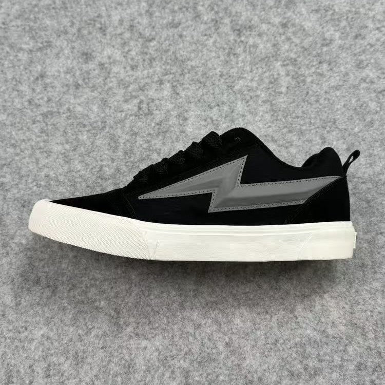 Damen Sportliche Sneaker mit futuristischem Akzent und strapazierfähiger Laufsohle EB
