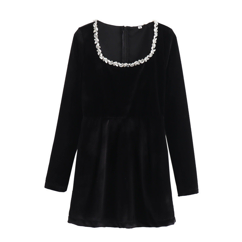 Damen elegantes Kleid mit schickem Rundhalsausschnitt und verzierter Detail EB