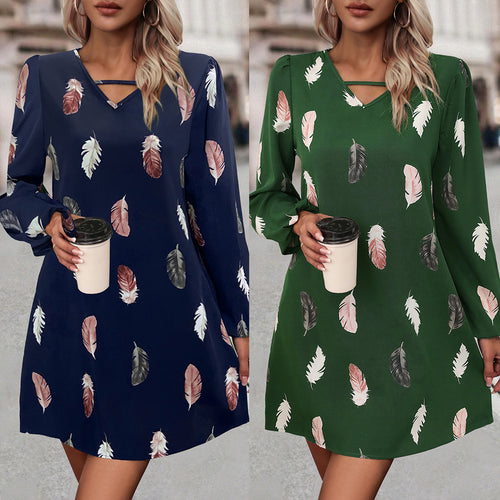 Damen Kleid mit modischem Federprint und edlen V-Ausschnitt EB