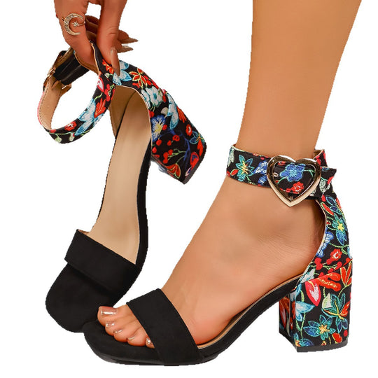 Damen Glamouröse Sandalen mit floralem Design und eleganter Herzschnalle EB
