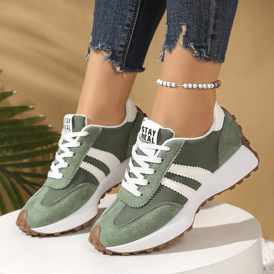 Damen Plateau-Laufsneaker mit Wildlederoptik und Leo-Akzenten EB