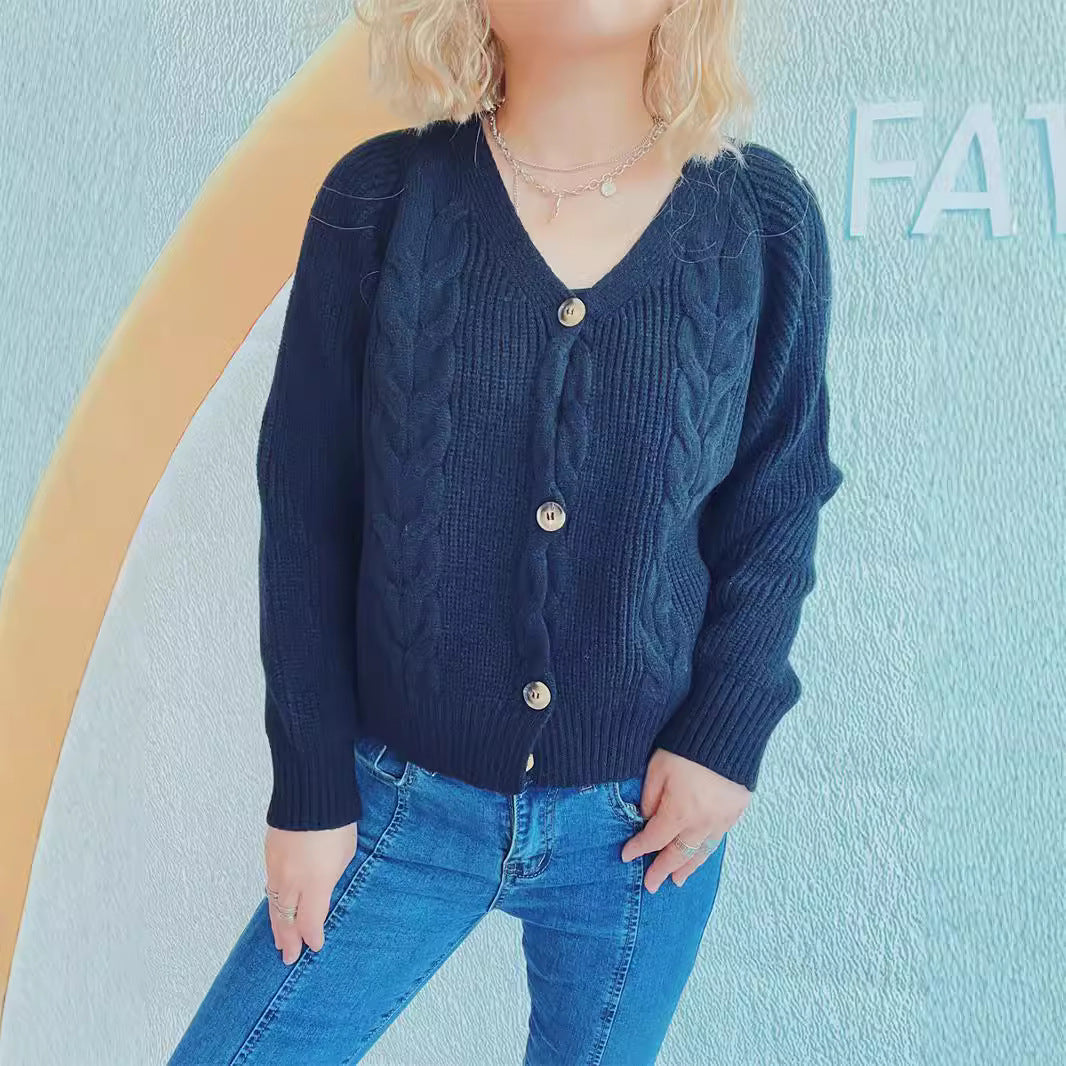 Damen Strickjacke mit Zopfdesign und bequemen Knopfdetails EB