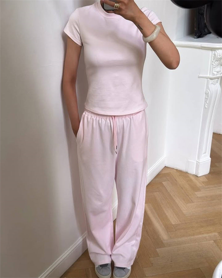 Damen figurnahes Kurzarm-Rippshirt und elastische High-Waist-Loungehose Set Eichborn Berlin