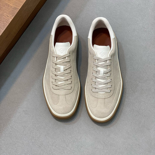 Damen Sneaker aus weichem Wildleder mit raffiniertem Schnürsystem EB