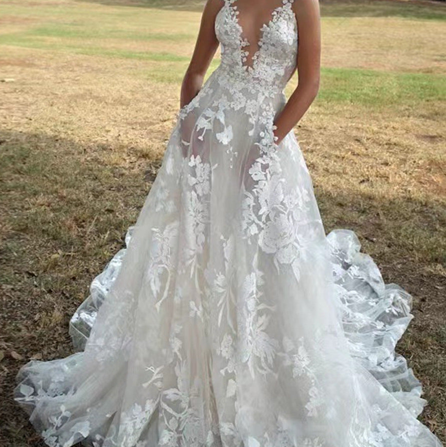 Damen Hochzeitskleid mit aufwendiger Spitze EB