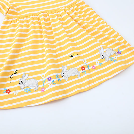 Mädchen Freizeitkleid mit gestreiftem Design und zauberhaften Hasen-Applikationen EB
