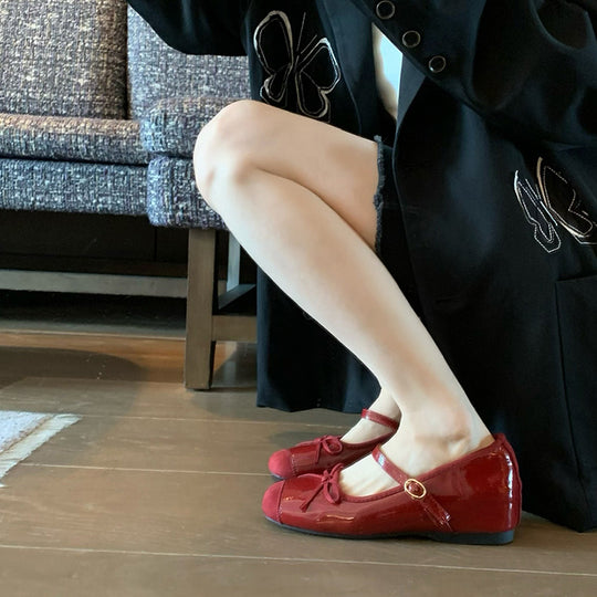 Damen Ballerinas mit elegantem Riemen und hochwertigem Lackleder EB
