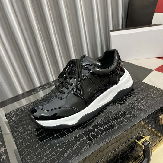 Damen Elegante Sneakers mit hochglänzender Oberfläche und dämpfender Laufsohle EB
