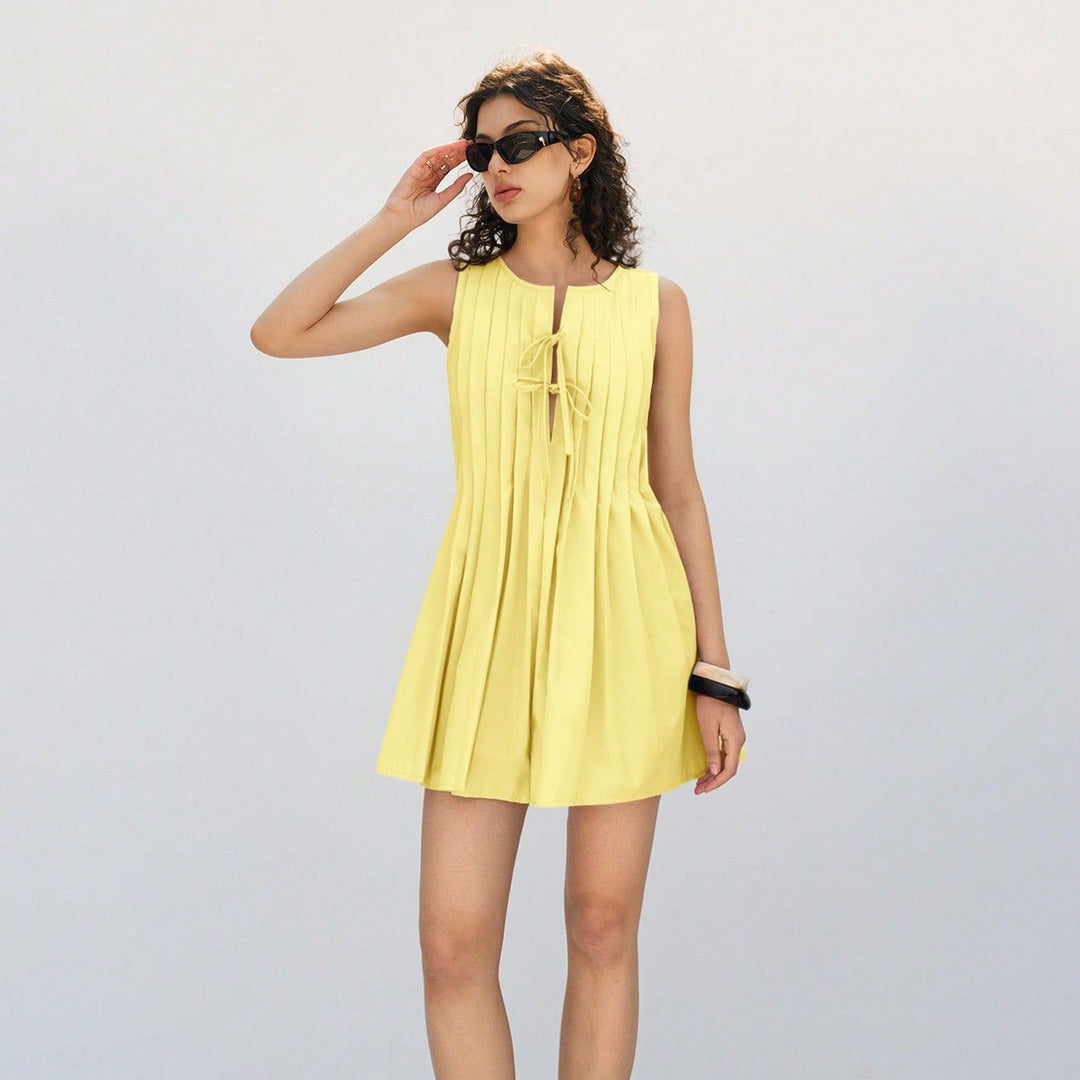 Damen Freizeitkleid mit modernem Faltenwurf und dekorativen Kordelzügen EB