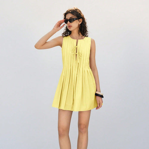 Damen Freizeitkleid mit modernem Faltenwurf und dekorativen Kordelzügen EB