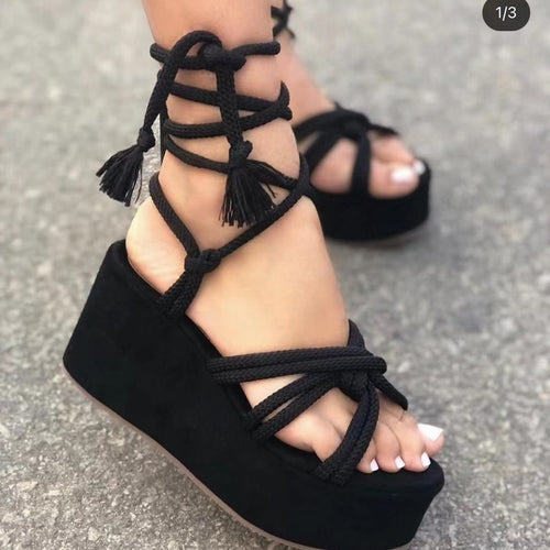 Damen Wedge-Sandalen mit verstellbarem Schnürdesign und eleganten Quasten EB