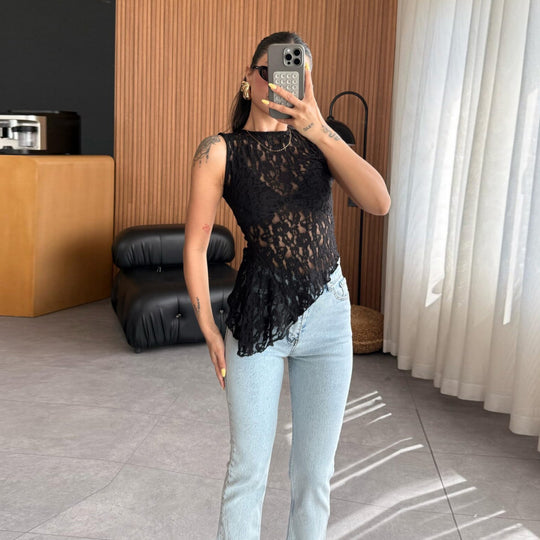 Damen Spitzenoberteil mit femininem Schnitt und floralen Details EB