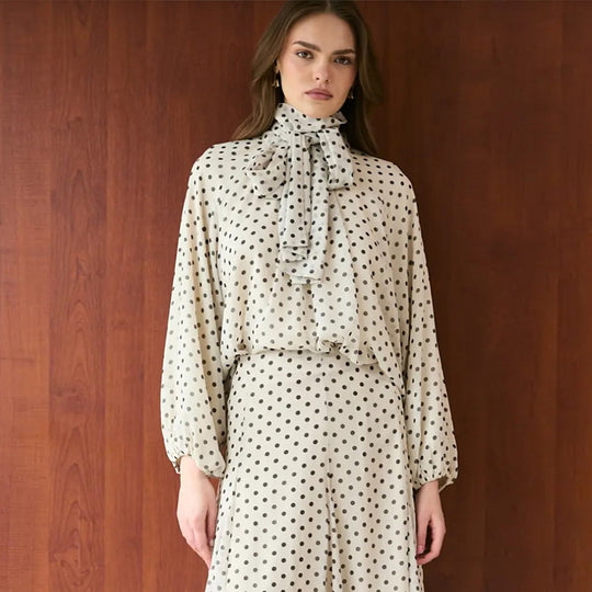 Damen Kleid mit elegantem Stehkragen und verspieltem Punkte-Design EB